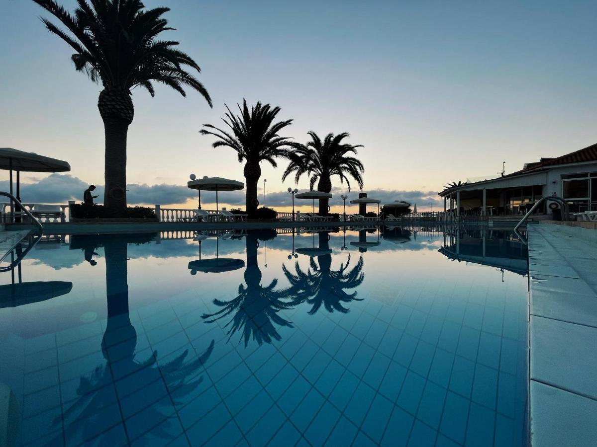 Paradise Beach Apartments 阿凯松 外观 照片